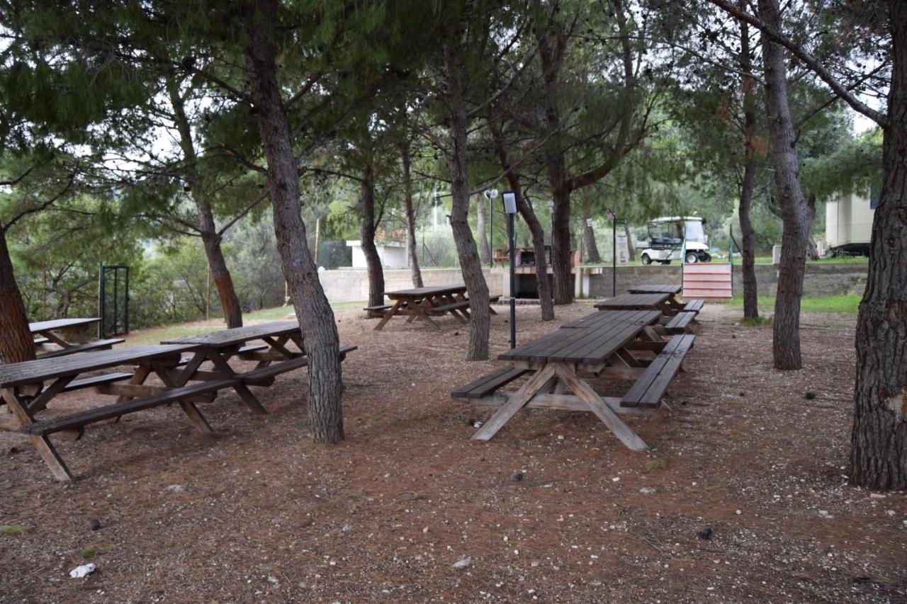 Camping Fontana Delle Rose Mattinata Exterior photo