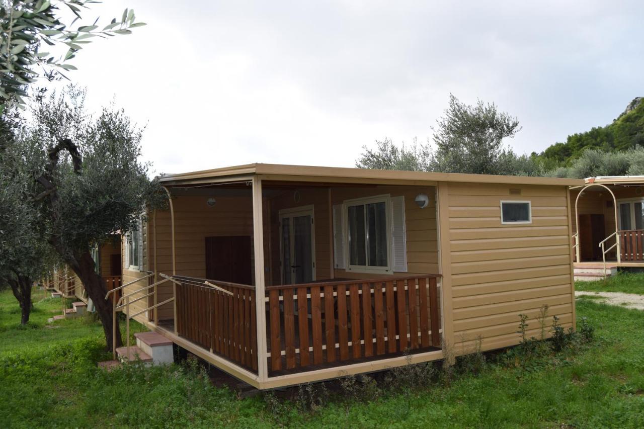 Camping Fontana Delle Rose Mattinata Exterior photo